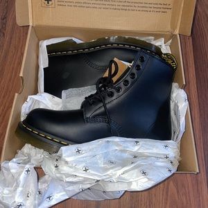DR. MARTENS 1460 BOOTS